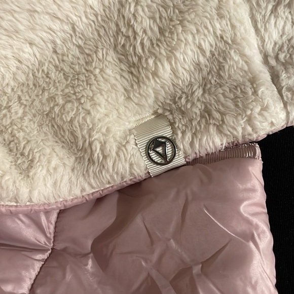 Ivivva Reversible Vest - Picture 8 of 10